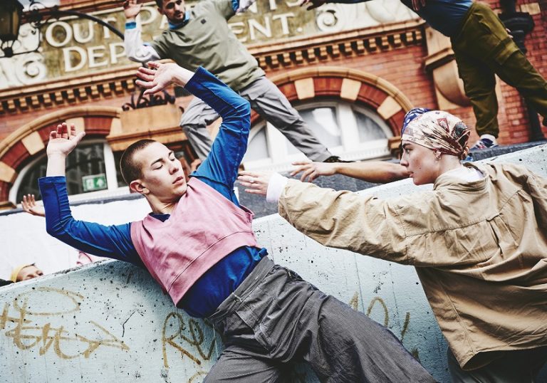 Renowned circus theatre company, Ockham’s Razor brings new outdoor performance to Grimsby