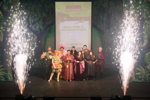 Spotlight on Robin Hood: Cast, Civic Party and sponsors gather for festive launch